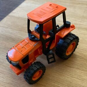 1/32 Scale Kubota M5-111 Farm Tractor Metal/Plastic & Diecast